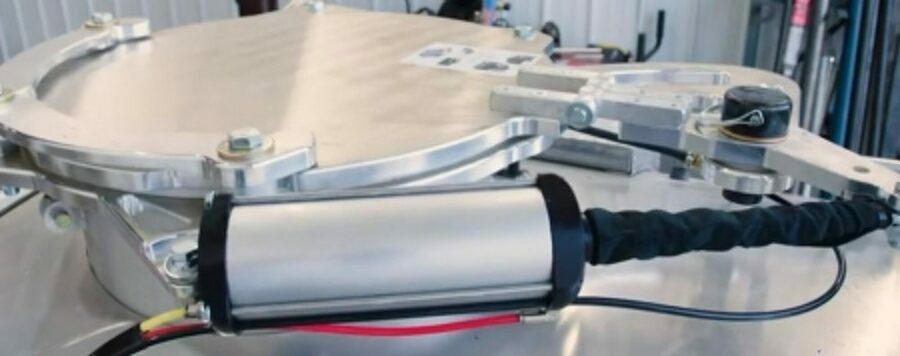 MAN LID 20" PIVOTAL EDGE AUTO PNEUMATIC AUTOMATIC LID W/ BOX AND 50 BUNDLE OF AIR LINE