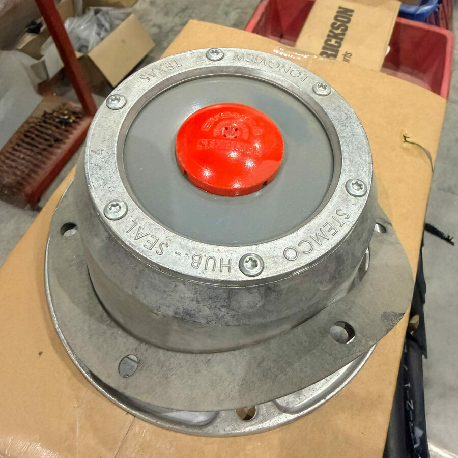 (27378420-1) HUBCAP 358-4195 TP INTEGRATED, SENTINEL BO GREASE (AXN) RED CENTER CAP